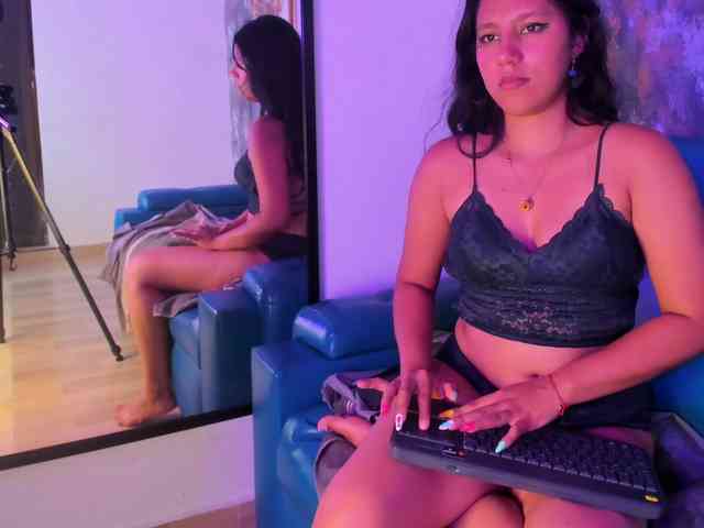 NinaSpence webcam