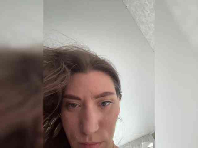 pussyhome24-7 webcam