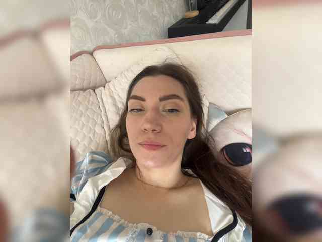 pussyhome24-7 webcam