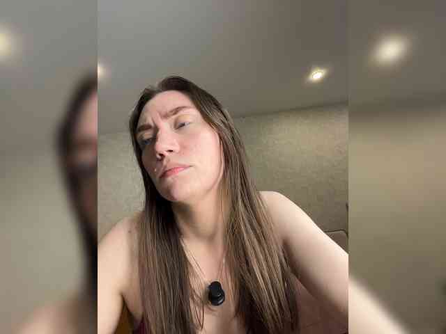 pussyhome24-7 webcam