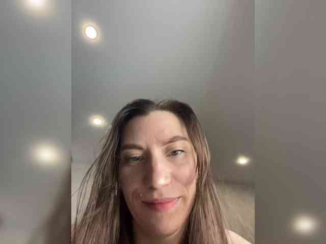 pussyhome24-7 webcam