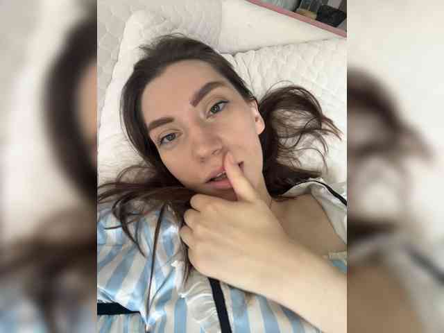 pussyhome24-7 webcam
