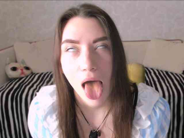 pussyhome24-7 webcam