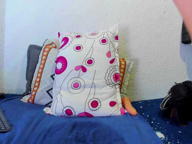 Naniis-wish live cam on BongaCams