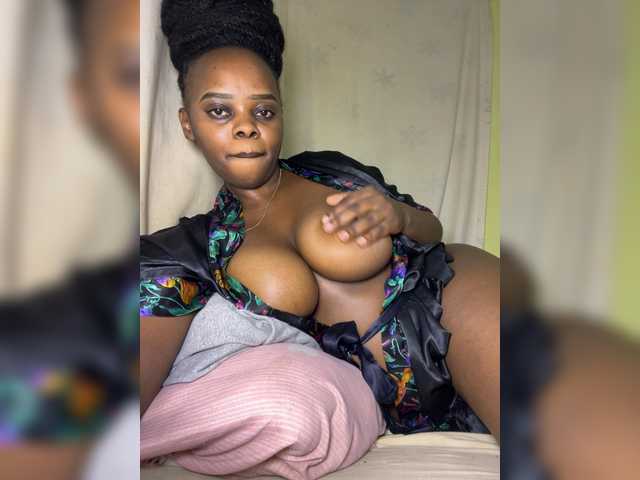 Kimmie11 live cam on BongaCams