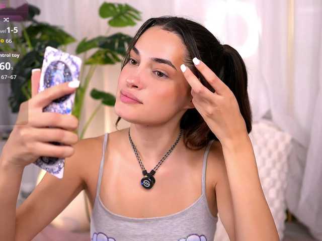SweetAuraaa live cam on BongaCams