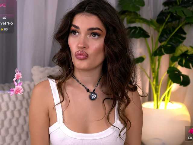SweetAuraaa live cam on BongaCams