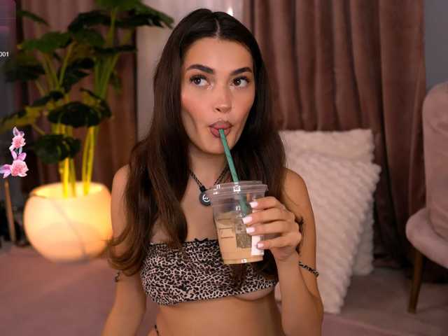 SweetAuraaa live cam on BongaCams