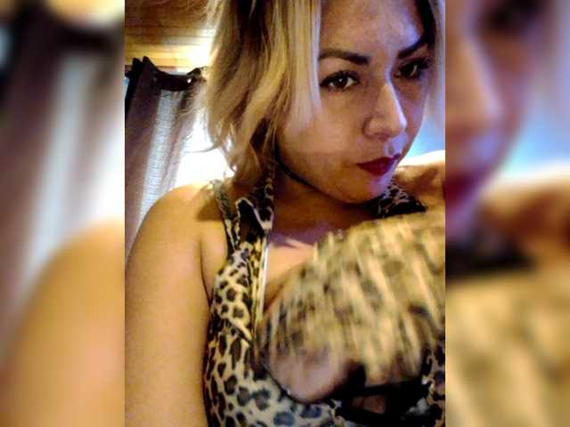 Zuleym Live Cam and Statistics on UnifiedCams