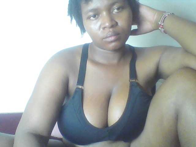 Cutecaramela live cam on BongaCams
