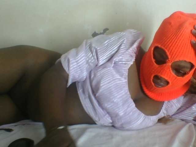 Cutecaramela live cam on BongaCams