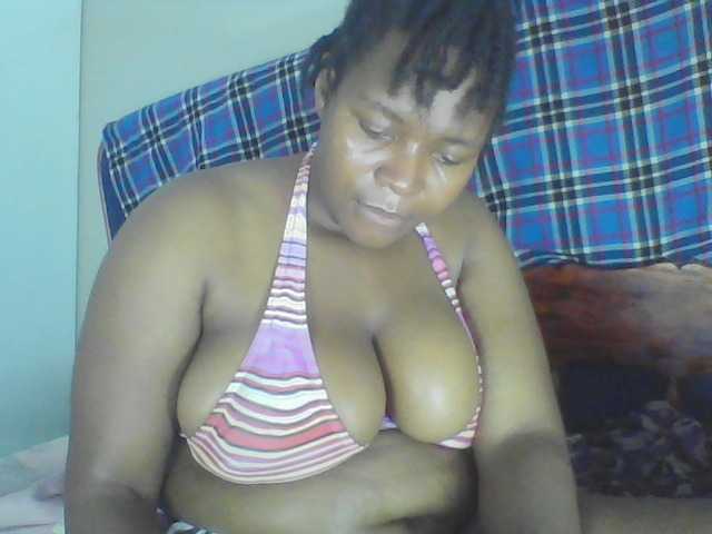 Cutecaramela live cam on BongaCams