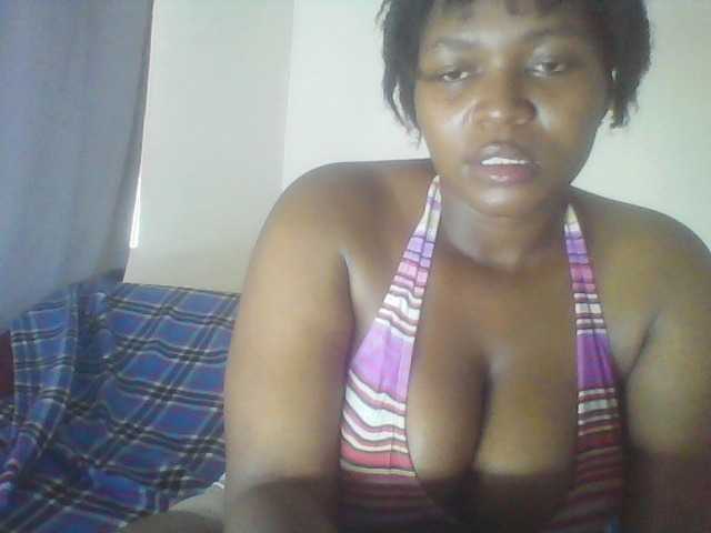 Cutecaramela live cam on BongaCams