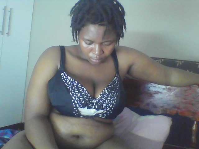 Cutecaramela live cam on BongaCams