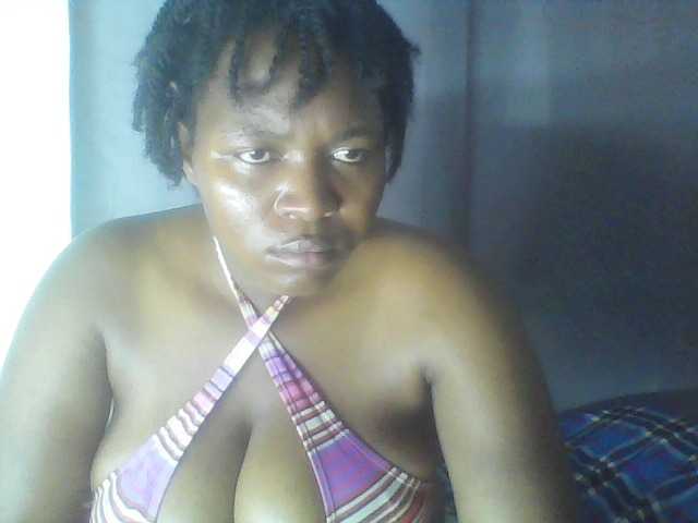 Cutecaramela live cam on BongaCams