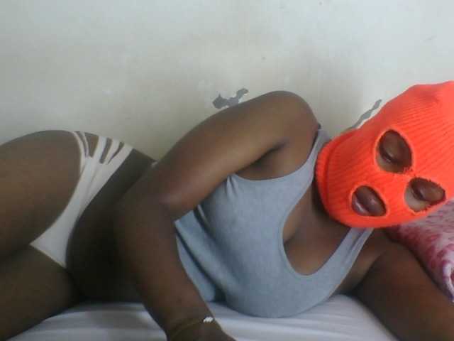 Cutecaramela live cam on BongaCams