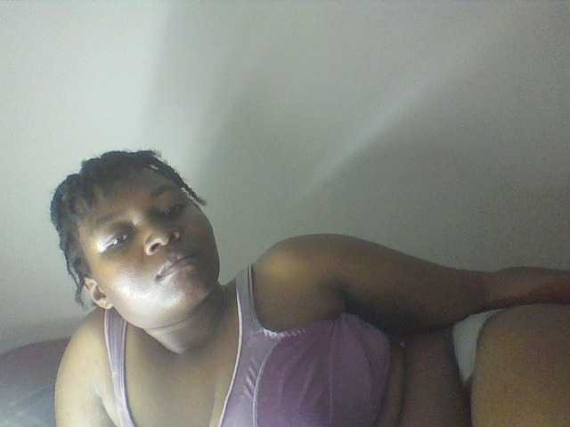 Cutecaramela Live Cam on BongaCams