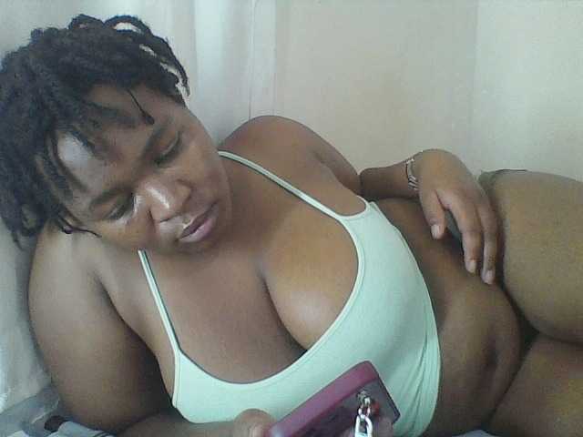 Cutecaramela live cam on BongaCams