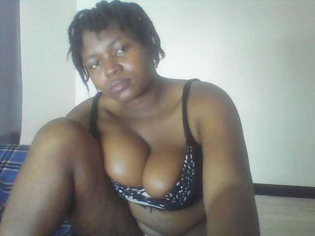 Cutecaramela live cam on BongaCams