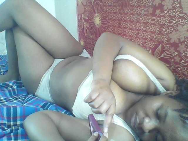 Cutecaramela live cam on BongaCams