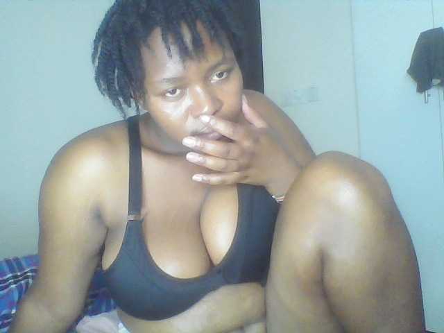 Cutecaramela live cam on BongaCams