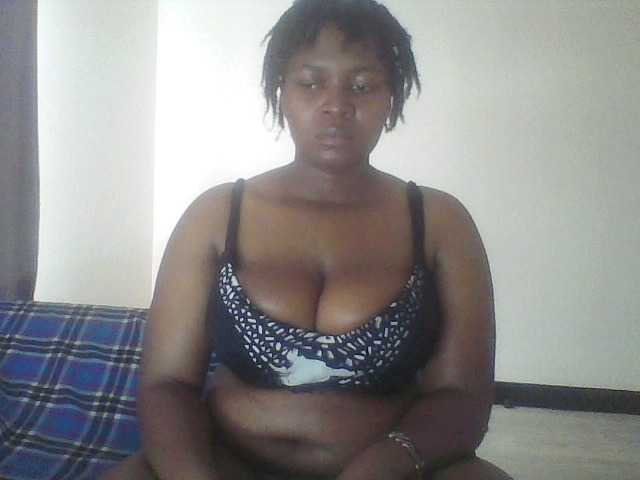 Cutecaramela live cam on BongaCams