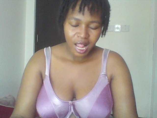 Cutecaramela live cam on BongaCams