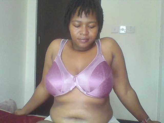 Cutecaramela live cam on BongaCams