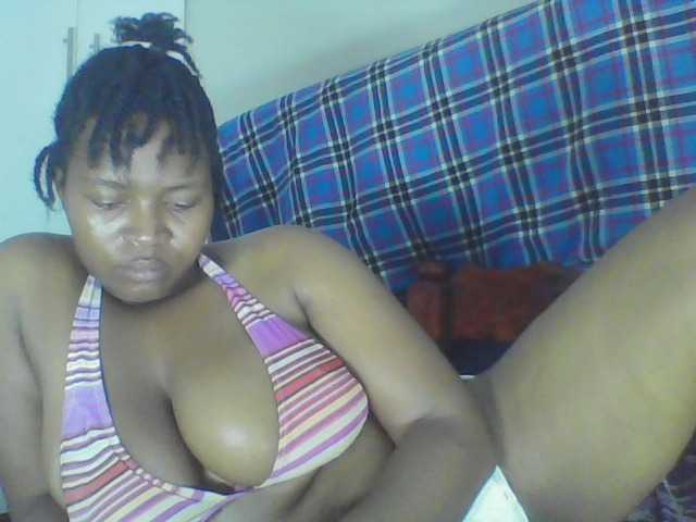 Cutecaramela live cam on BongaCams