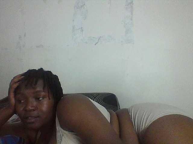 Cutecaramela live cam on BongaCams
