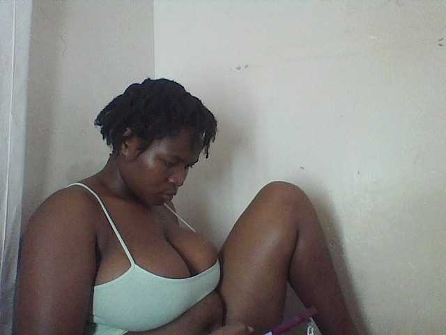 Cutecaramela live cam on BongaCams