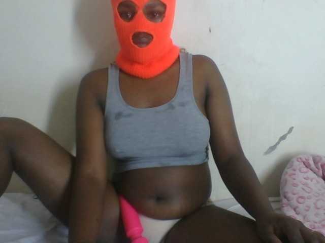 Cutecaramela live cam on BongaCams