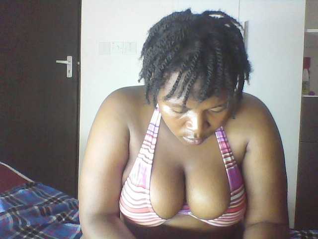 Cutecaramela live cam on BongaCams