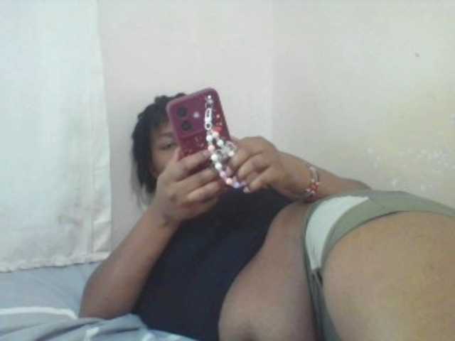Cutecaramela live cam on BongaCams