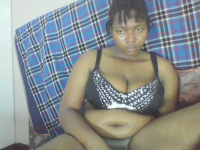 Cutecaramela live cam on BongaCams