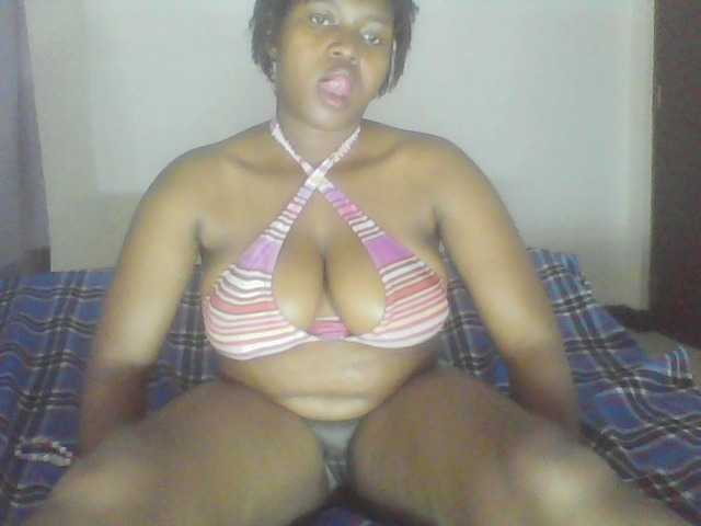 Cutecaramela live cam on BongaCams