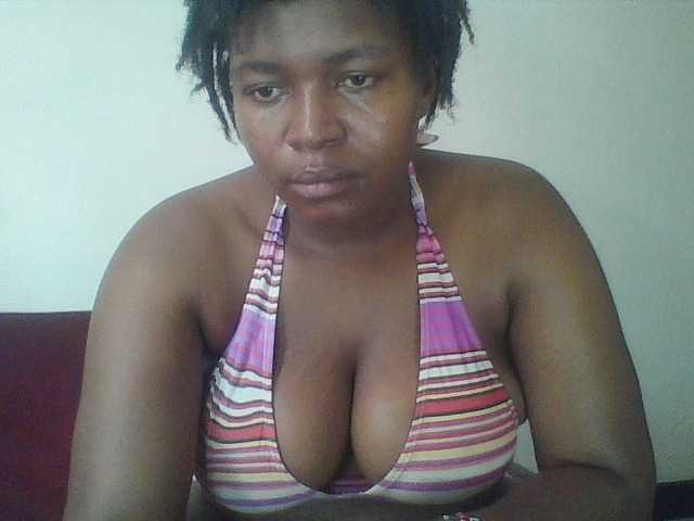 Cutecaramela live cam on BongaCams