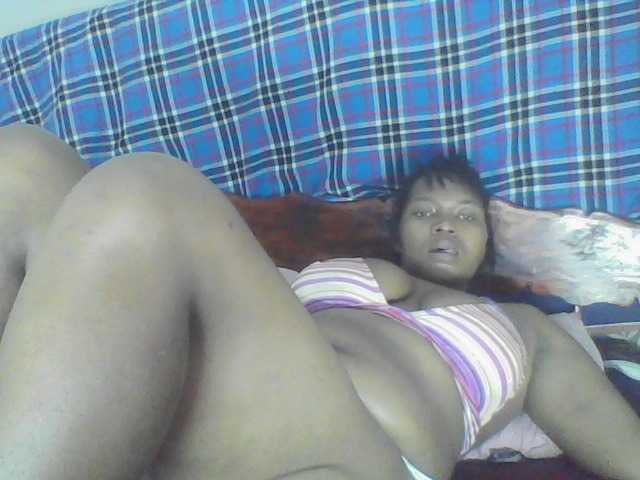 Cutecaramela live cam on BongaCams