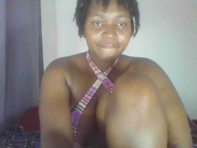 Cutecaramela live cam on BongaCams