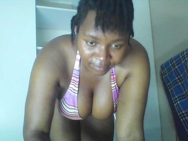 Cutecaramela live cam on BongaCams