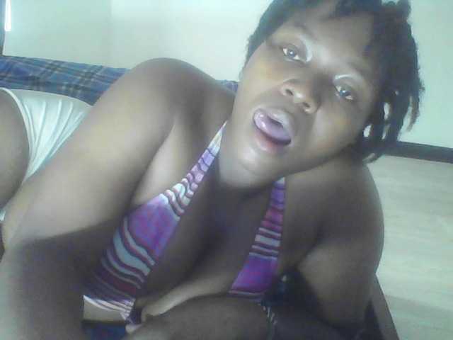 Cutecaramela live cam on BongaCams