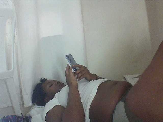 Cutecaramela live webcam show
