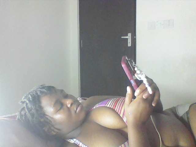 Cutecaramela live cam on BongaCams