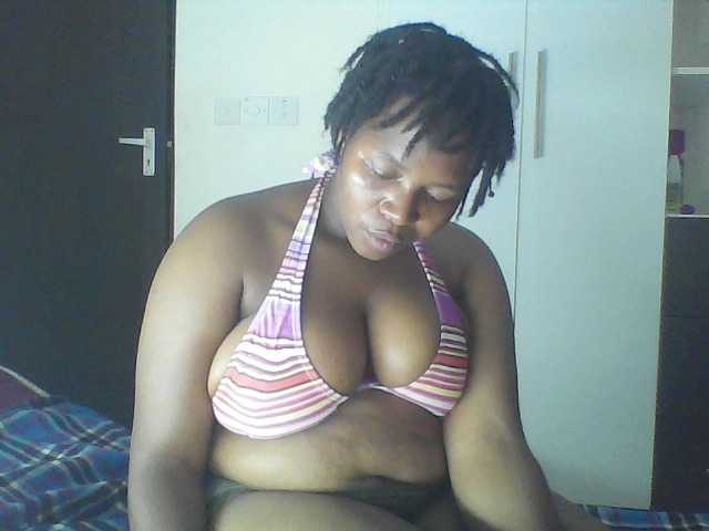 Cutecaramela live cam on BongaCams