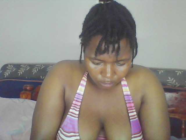 Cutecaramela live cam on BongaCams