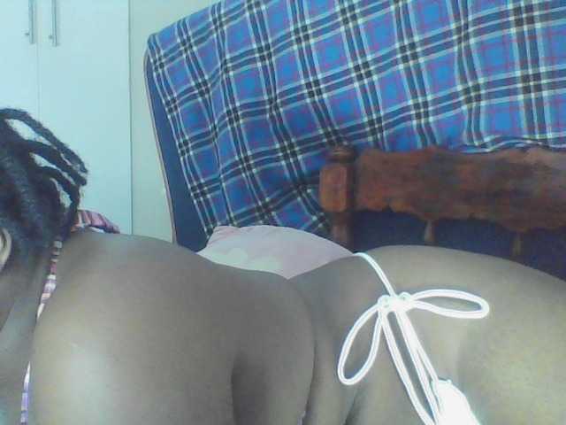 Cutecaramela live cam on BongaCams