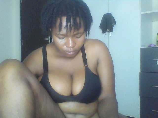 Cutecaramela live cam on BongaCams