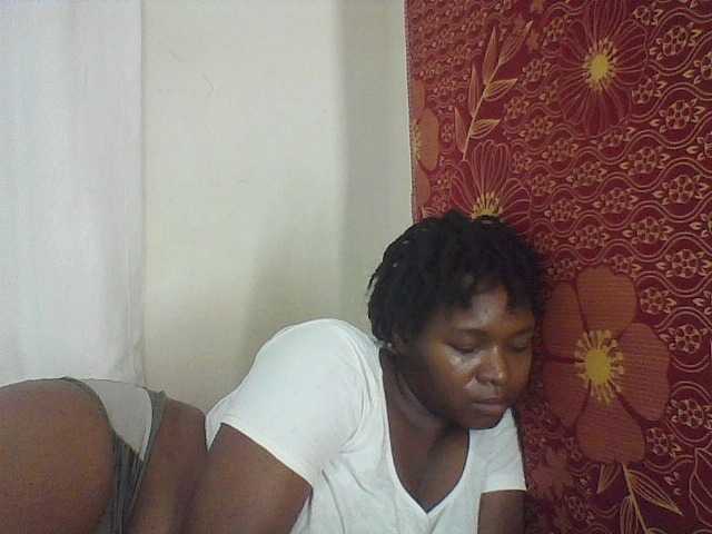 Cutecaramela live cam on BongaCams