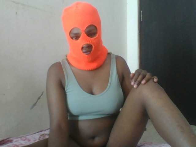 Cutecaramela live cam on BongaCams