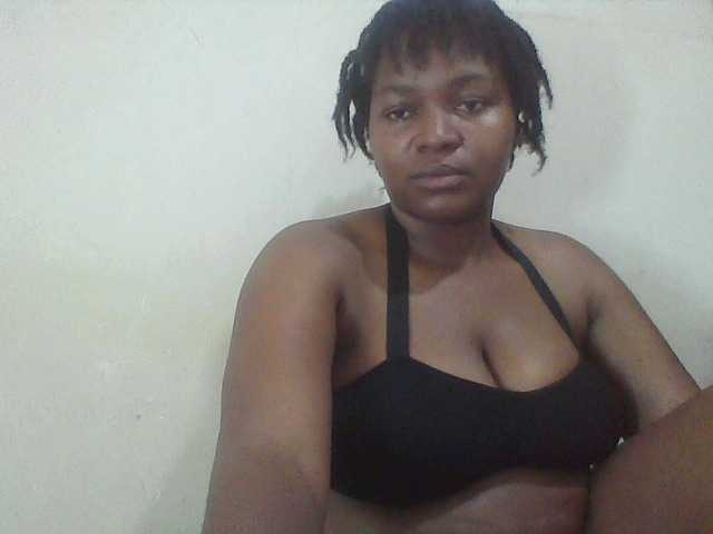Cutecaramela live cam on BongaCams